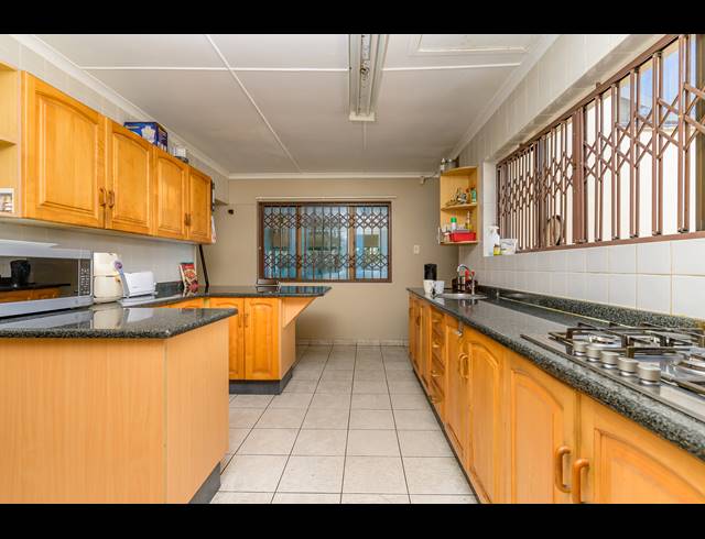 8 BEDROOM FREEHOLD FOR SALE IN WESTVILLE